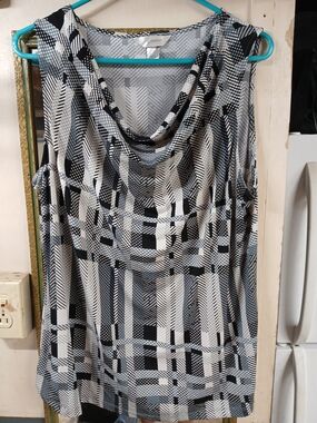 CJ Banks Black and White Geometric Sleeveless Top